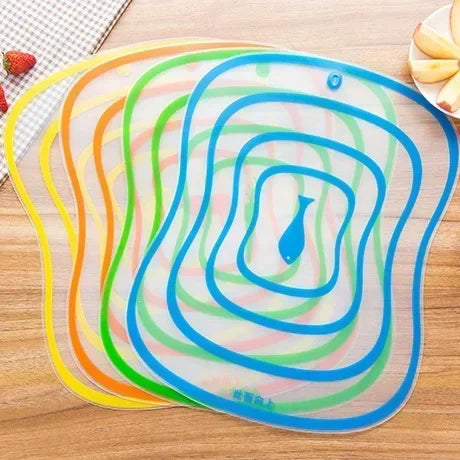 Frosted Non-Slip Antibacterial Food-Grade PP Cutting Board – Flexible Rollable Chopping Block for Meat, Vegetables & Fruit (S: 7.9 x 5.1 in / 20 x 13 cm; M: 11.8 x 9.1 in / 30 x 23 cm; L: 15.7 x 11.8 in / 40 x 30 cm)