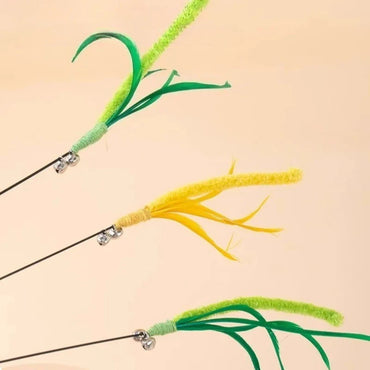 Interactive Feather Wand Cat Toy — 50 cm (19.7 in) Long Pole Teaser Stick with Bite-Resistant Feathers & Rattle Sound for Kittens