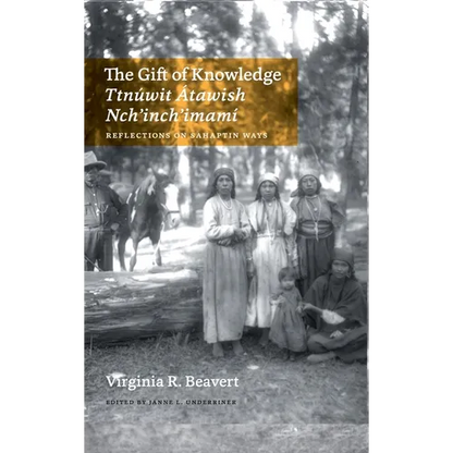 The Gift of Knowledge / Ttnúwit Átawish Nch'inch'imamí: Reflections on Sahaptin Ways - Hardcover
