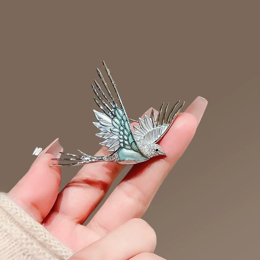 New Luxurious And Elegant Bluebird Brooch