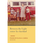 Between the Light / entre la claridad - Paperback