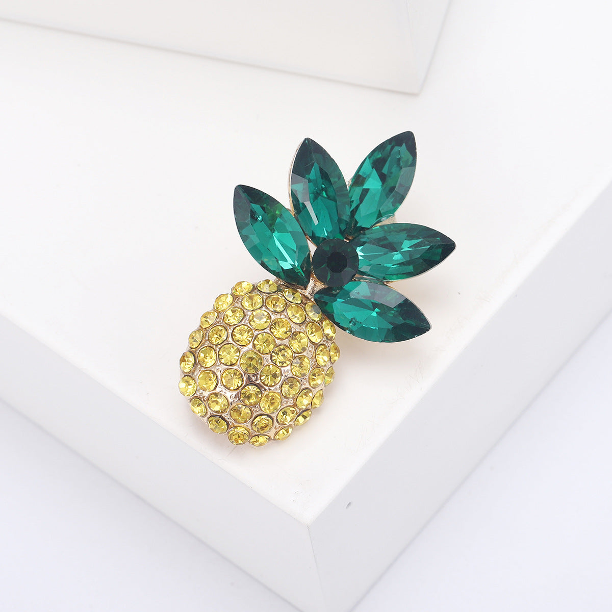 New Arrival Fresh And Elegant Alloy Rhinestone Pineapple Brooch