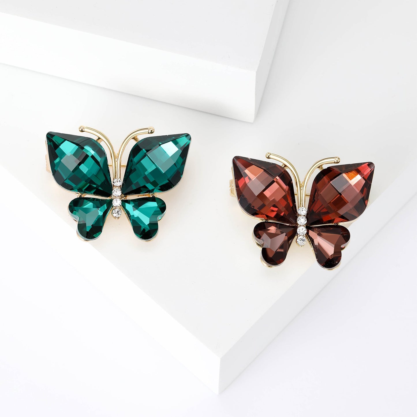 Fashionable Diamond-Encrusted Small Crystal Glass Butterfly Brooch