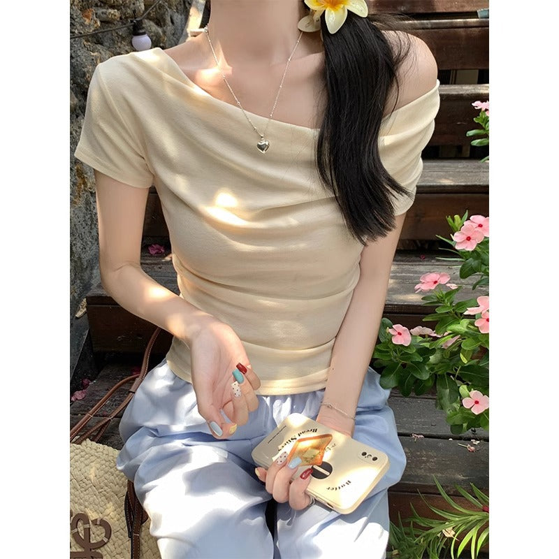 Ruffled Neckline T-shirt That Subtly Reveals Your Collarbone For A Pure Yet Alluring Look