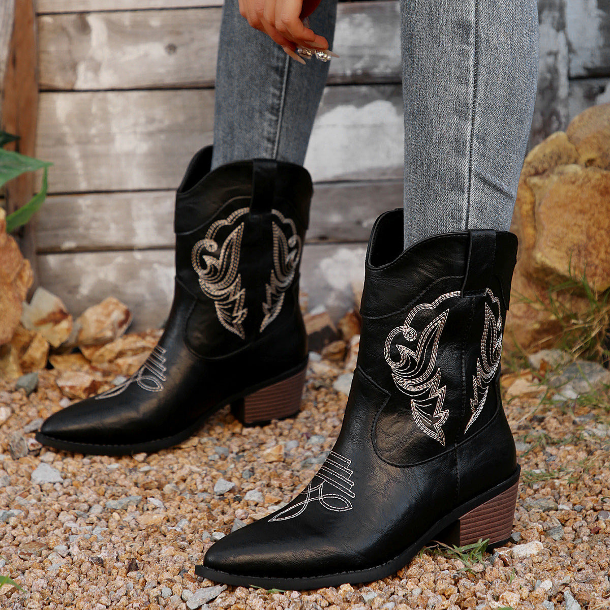 Western Cowboy Embroidered Chunky Heel Versatile Mid-calf Vintage Boots