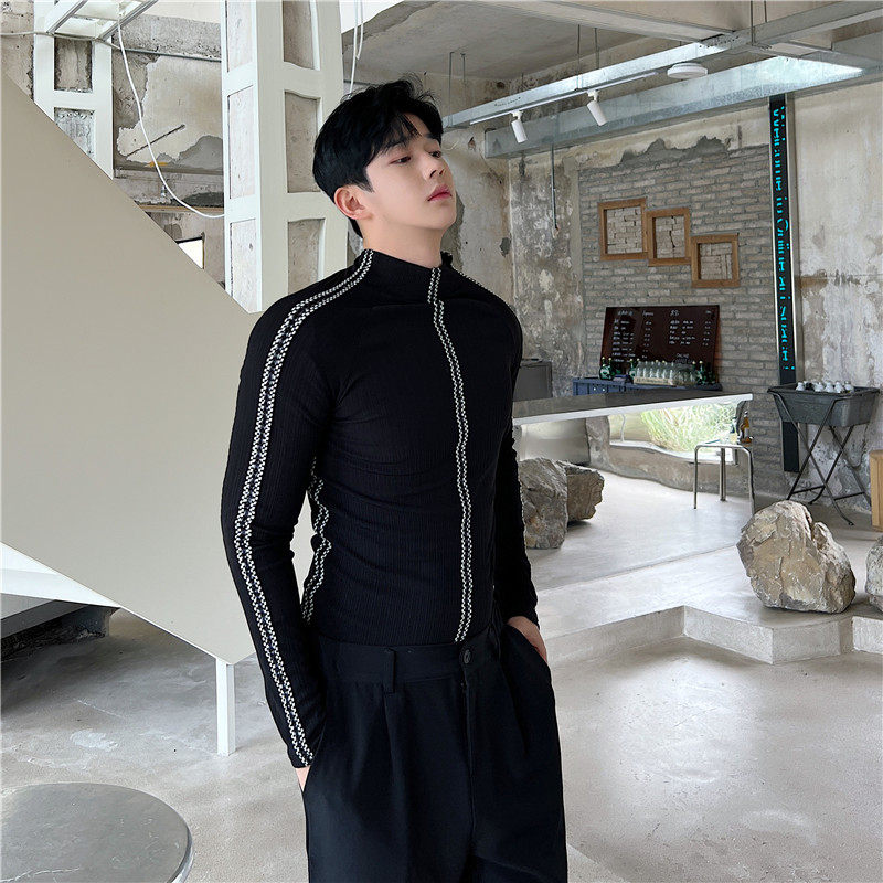 Autumn Niche Collection Statement Top With A Stand-up Collar And Visible Stitching