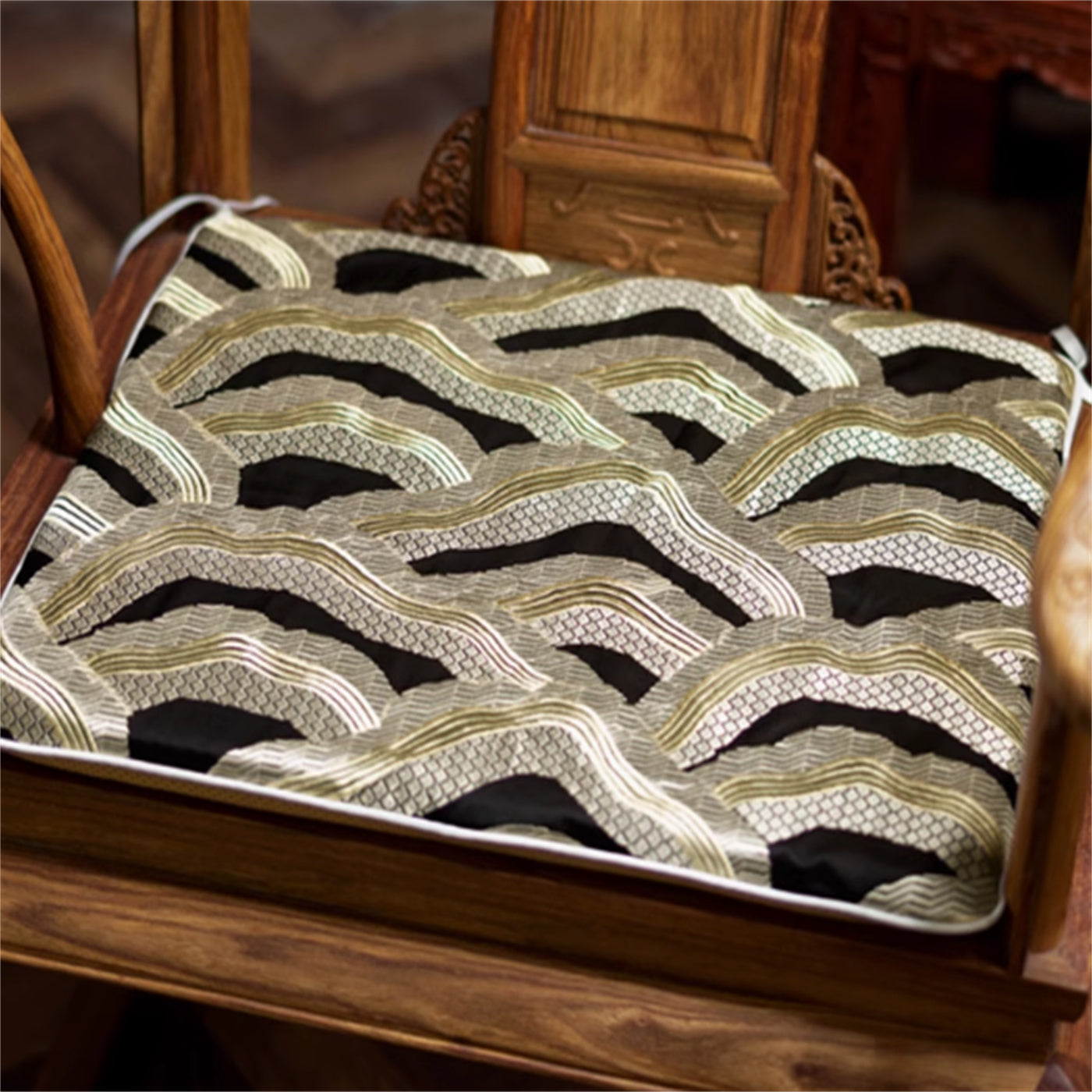 Chinese Style Embroidered Pillowcase With Core Protector