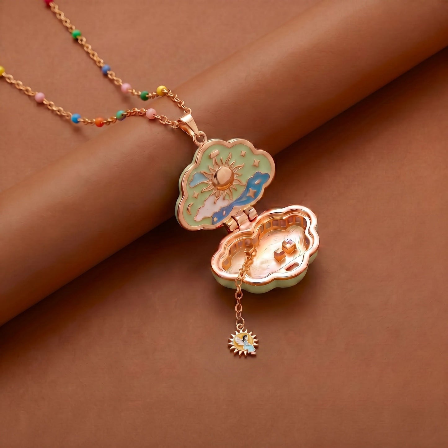 Cloud-shaped Open-and-close Pendant Necklace