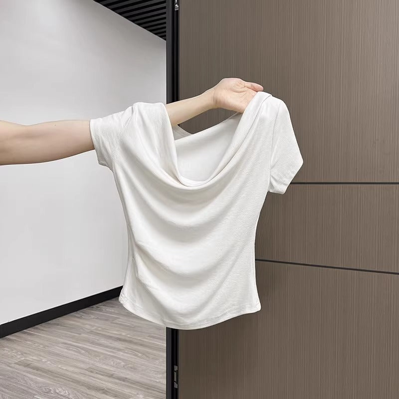 Ruffled Neckline T-shirt That Subtly Reveals Your Collarbone For A Pure Yet Alluring Look