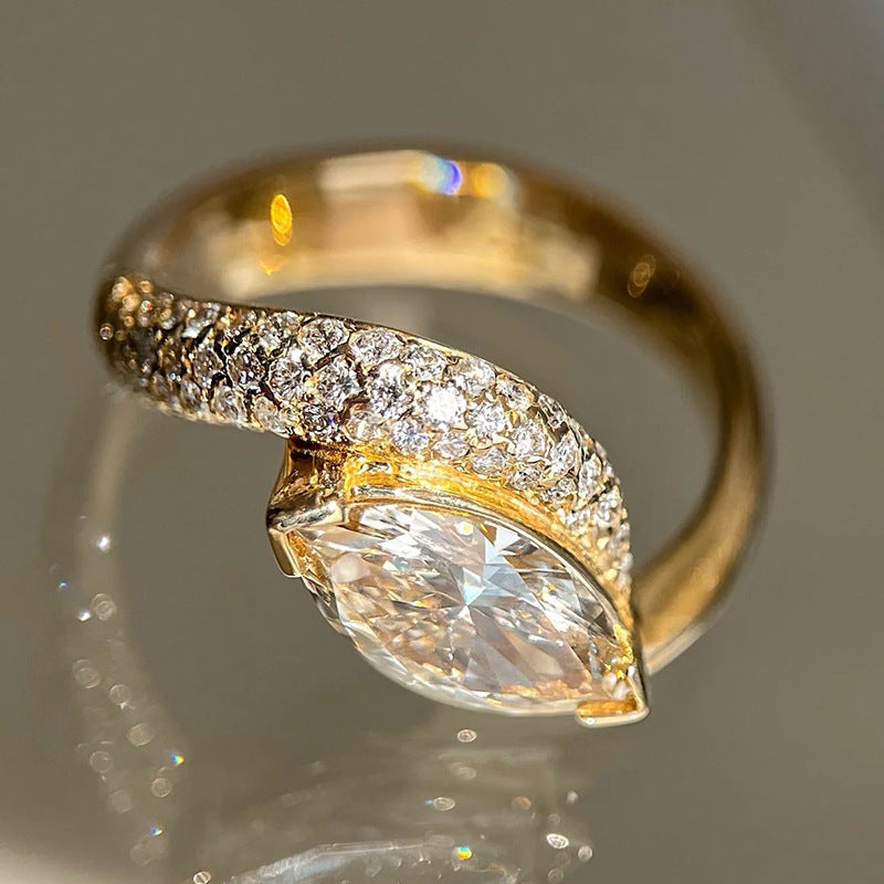 Horseshoe-cut Diamond Ring Instagram-style Wedding Band