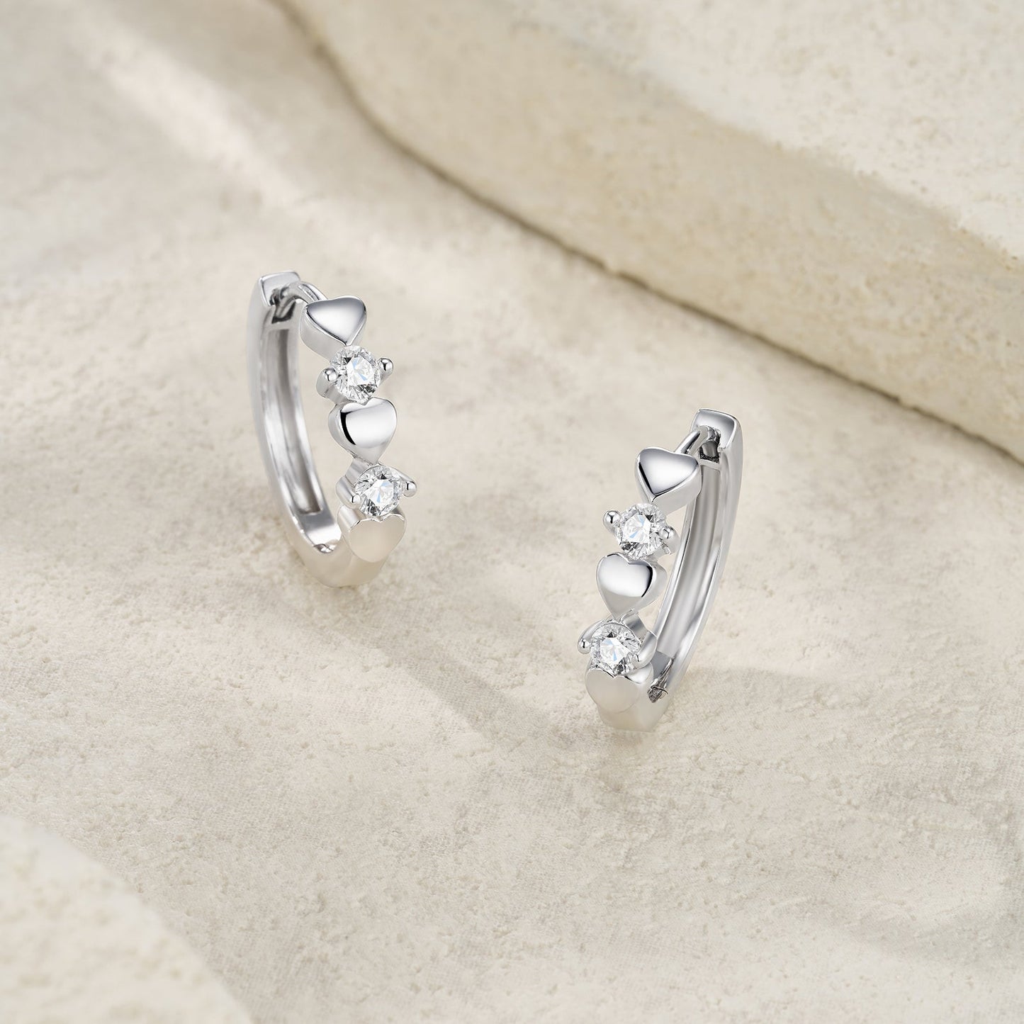 S925 Sterling Silver Heart Huggie Earrings, 0.1ct D-VVS1 Moissanite, Platinum Plated 5.6g Romantic Women's Jewelry Gift Box
