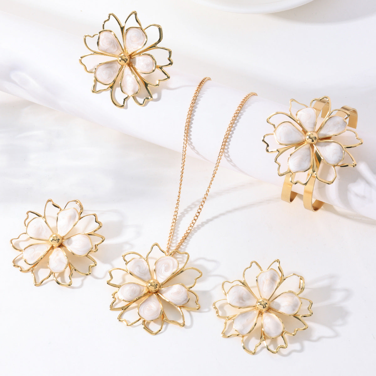 Three-dimensional Flower Ring Bracelet