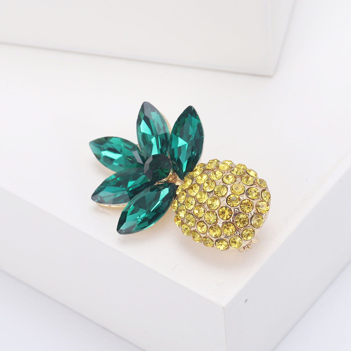 New Arrival Fresh And Elegant Alloy Rhinestone Pineapple Brooch