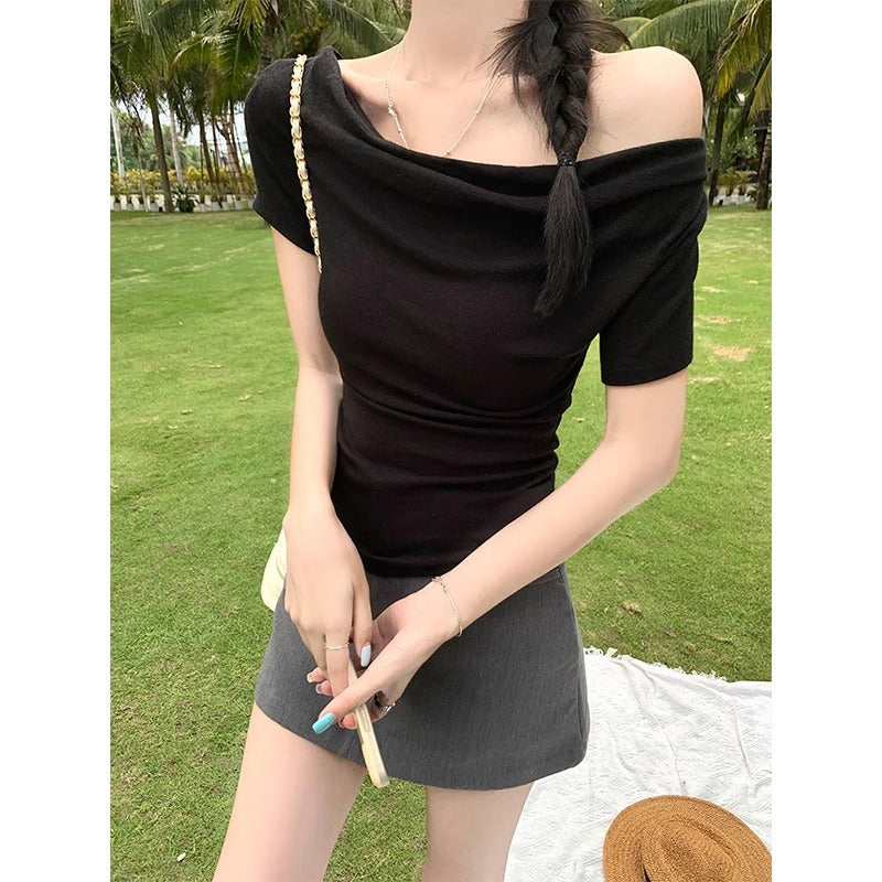 Ruffled Neckline T-shirt That Subtly Reveals Your Collarbone For A Pure Yet Alluring Look