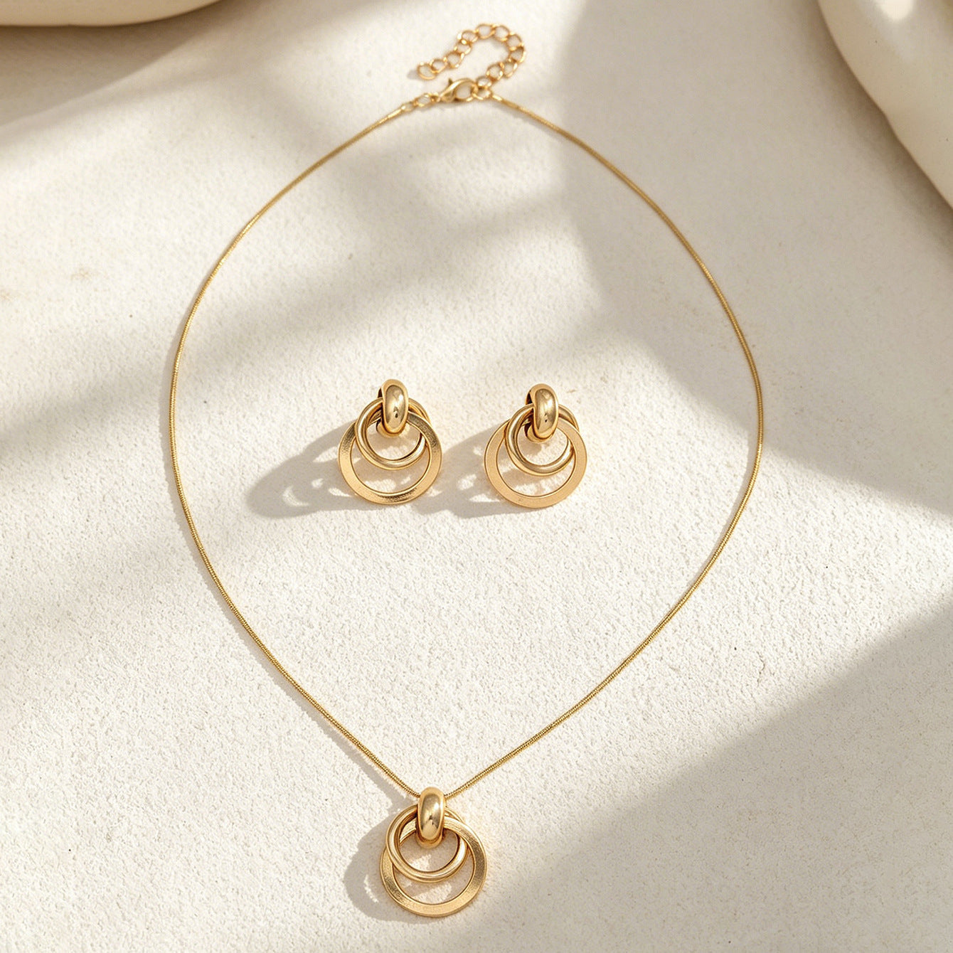 Cross-border European American Daily Versatile Metal Geometric Circle Jewelry Set, Premium Texture Matching Necklace & Stud Earrings For Women
