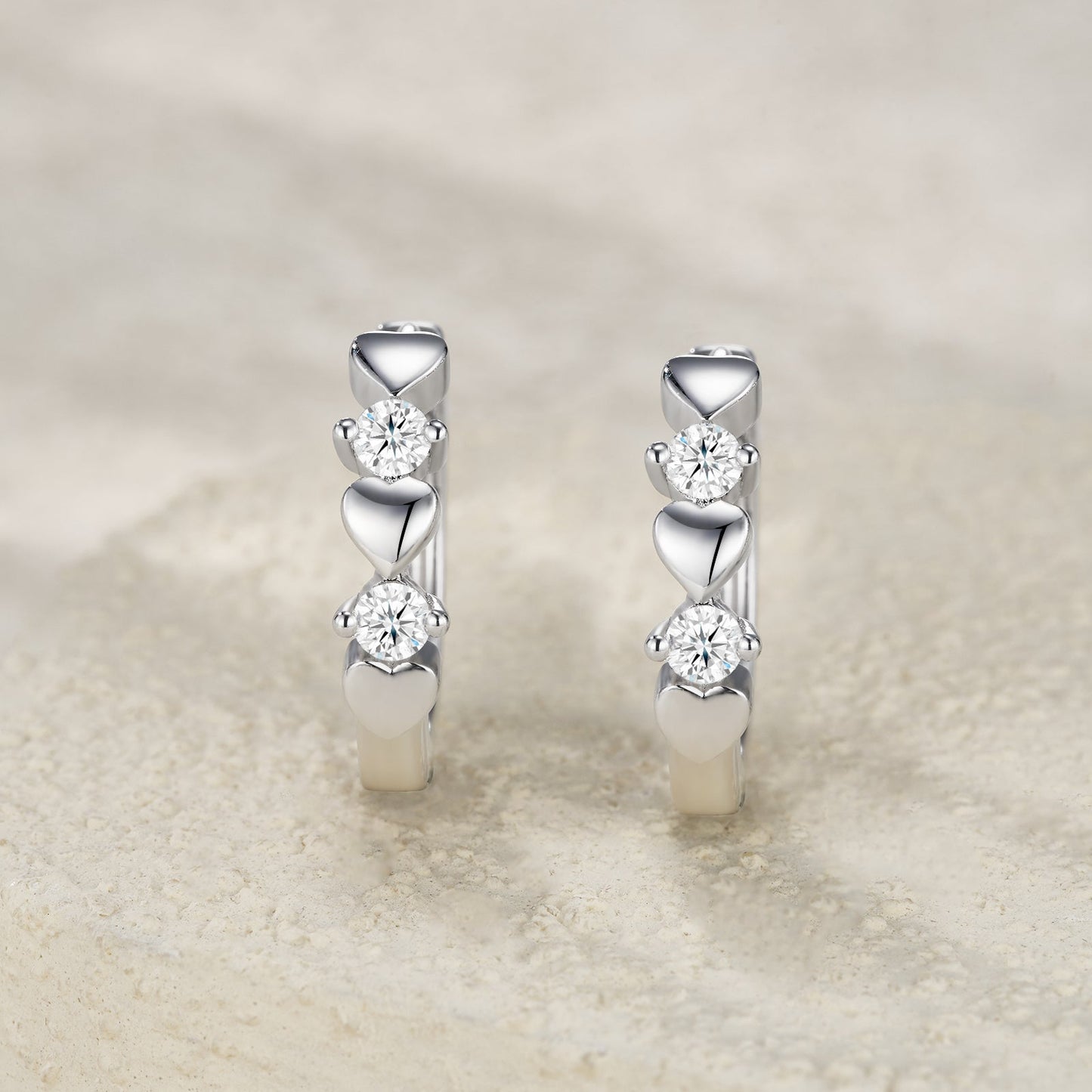 S925 Sterling Silver Heart Huggie Earrings, 0.1ct D-VVS1 Moissanite, Platinum Plated 5.6g Romantic Women's Jewelry Gift Box