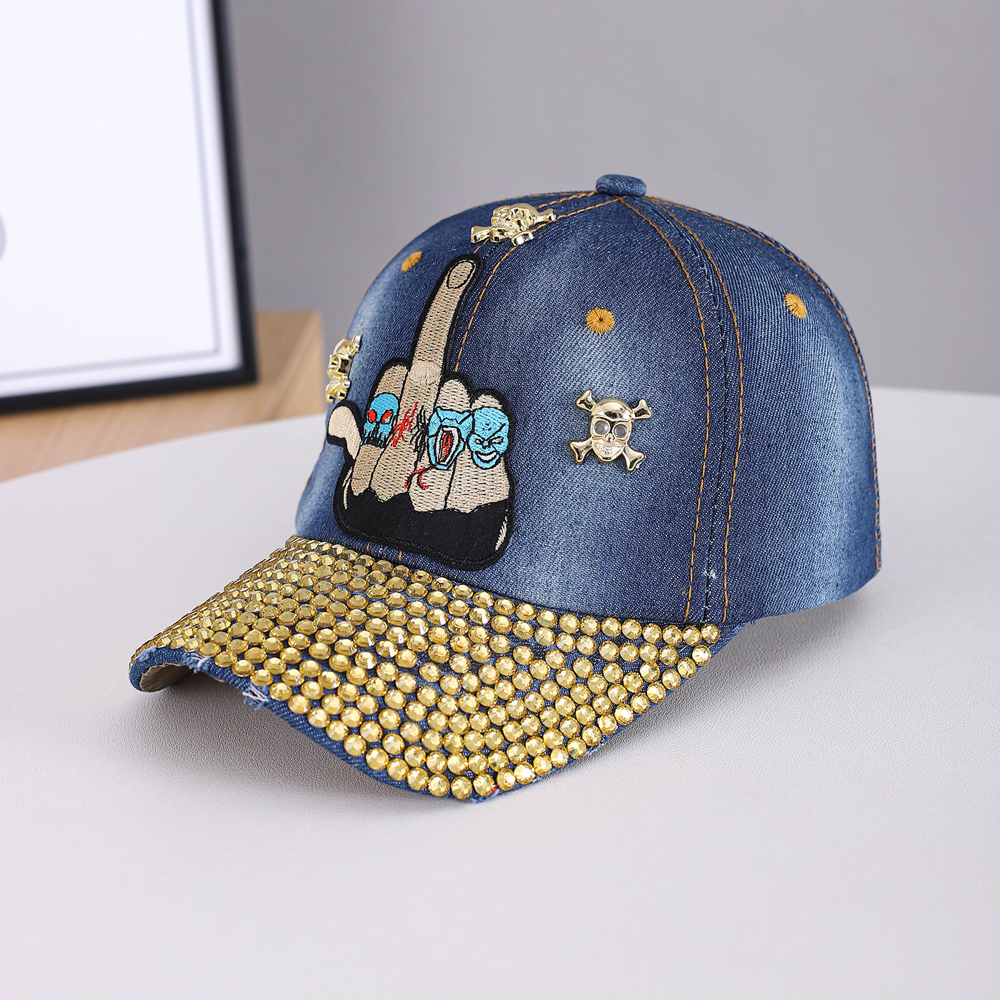 Men's And Women's Matching Metal Skull Embroidered Cap With Diamond-Studded Brim - A Unique Dark Style Flat Brim Hat Suitable For Streetwear And Casual Party Attire