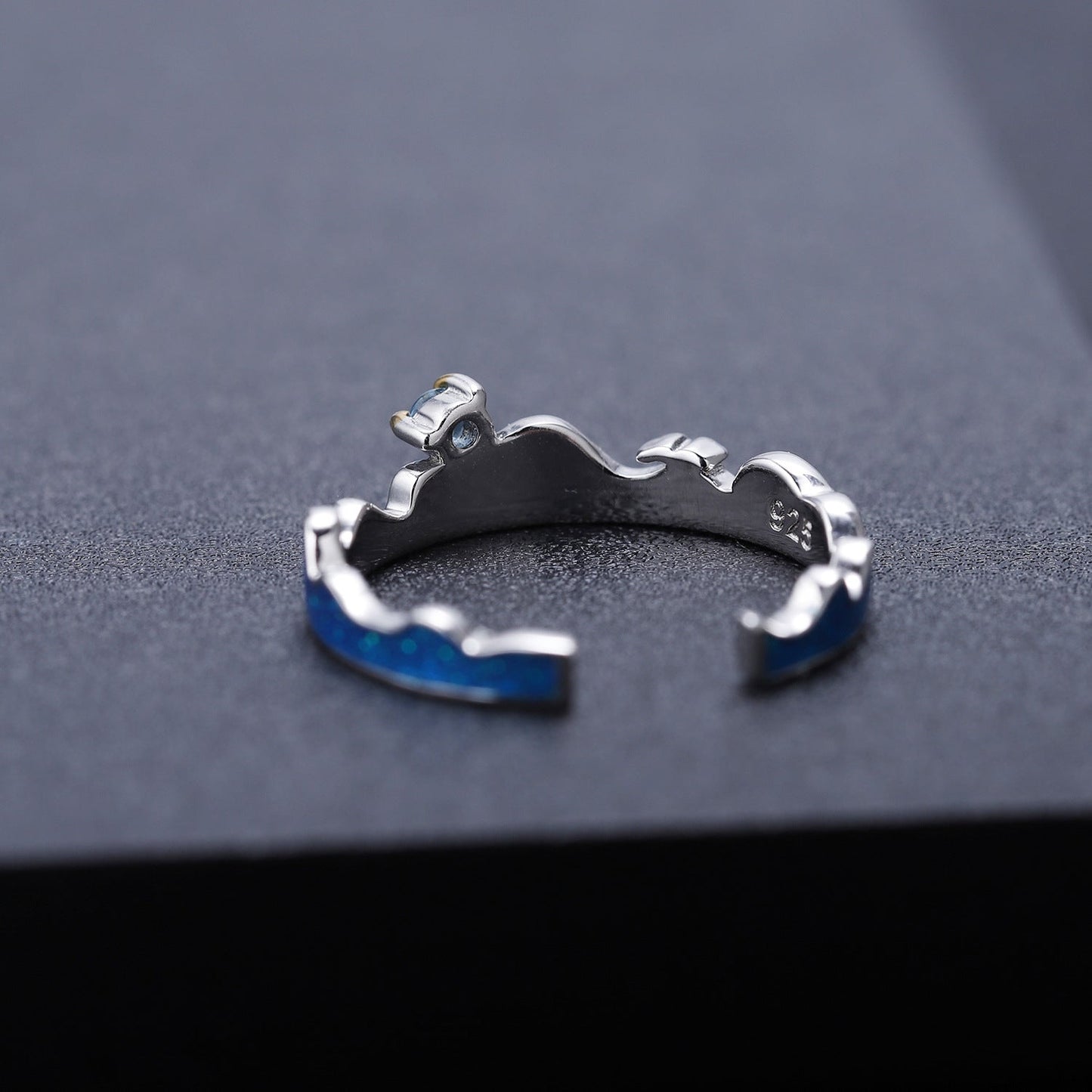 925 Silver Ring Inlaid With Swiss Blue Topaz Exuding Elegance And Sophistication