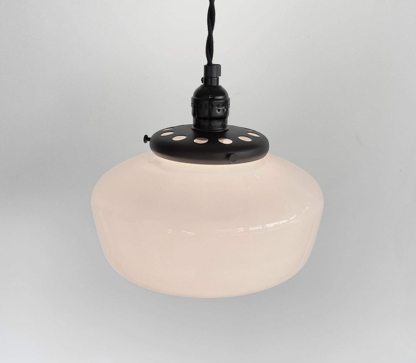 Schoolhouse Heritage Pendant Light |9"|