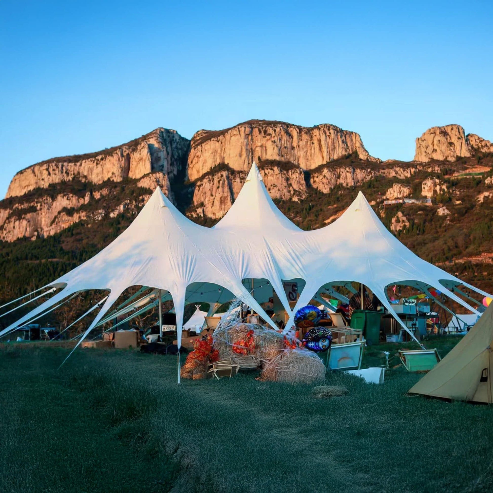 Portable waterproof rain tarp canopy with mountain view