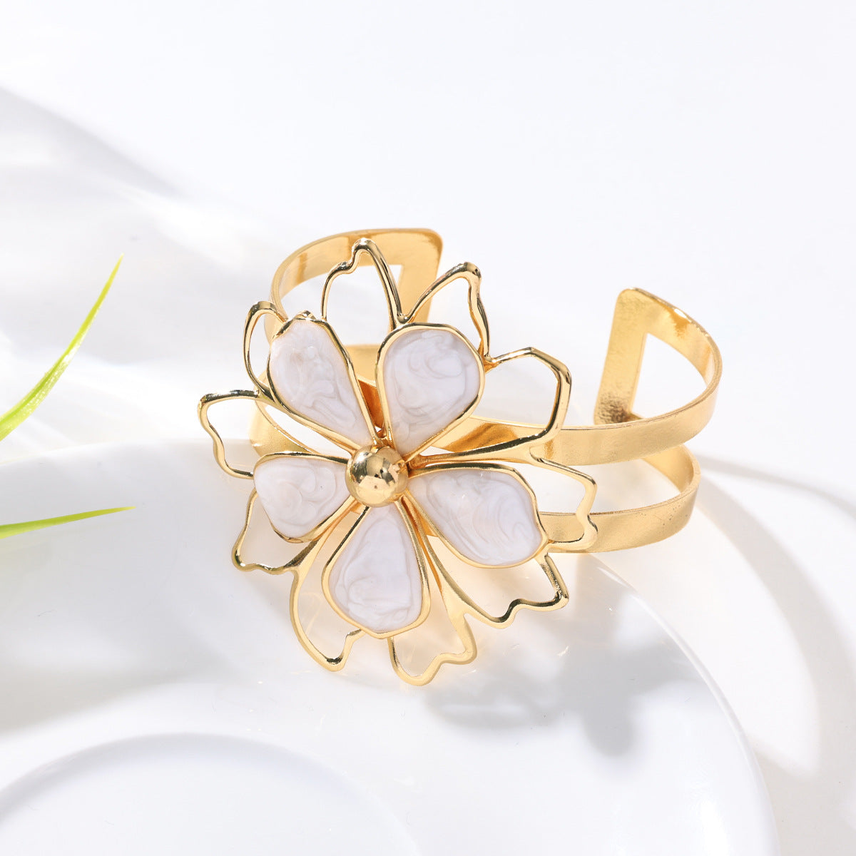 Three-dimensional Flower Ring Bracelet