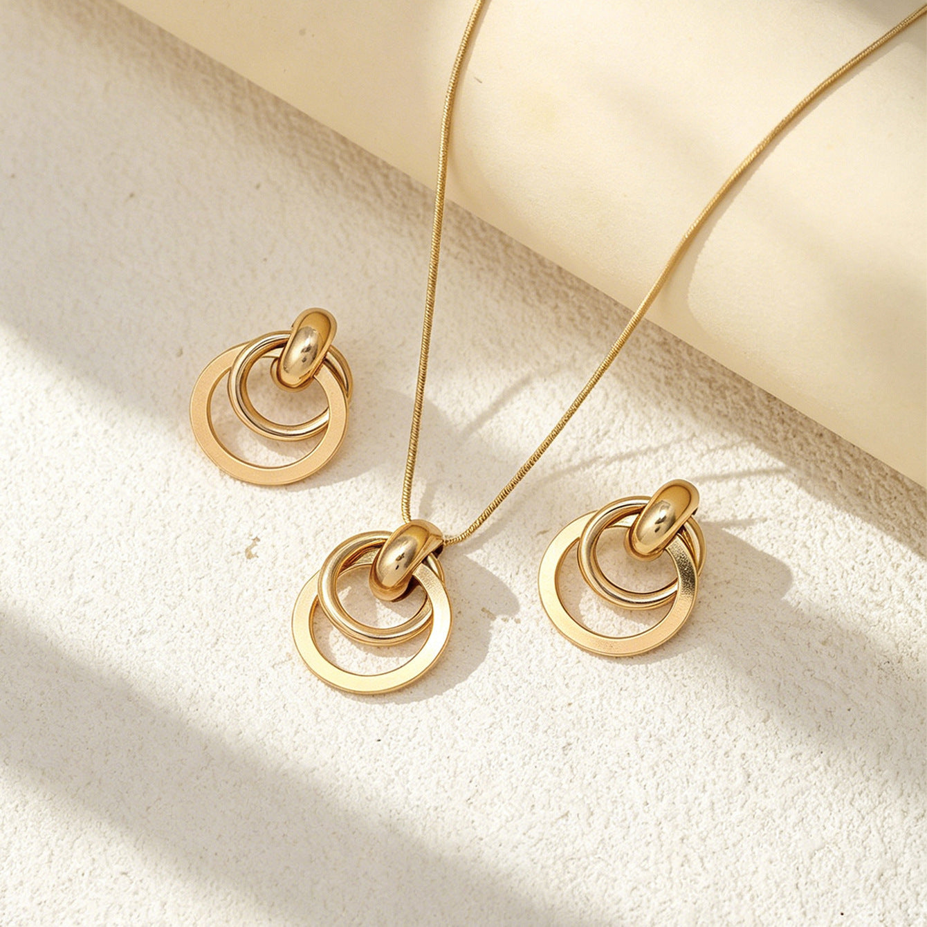 Cross-border European American Daily Versatile Metal Geometric Circle Jewelry Set, Premium Texture Matching Necklace & Stud Earrings For Women