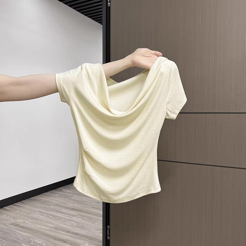 Ruffled Neckline T-shirt That Subtly Reveals Your Collarbone For A Pure Yet Alluring Look