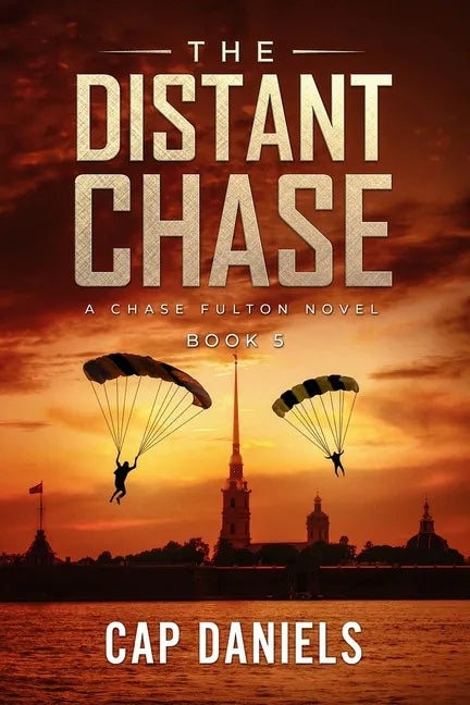 The Distant Chase: A Chase Fulton Novel - Paperback