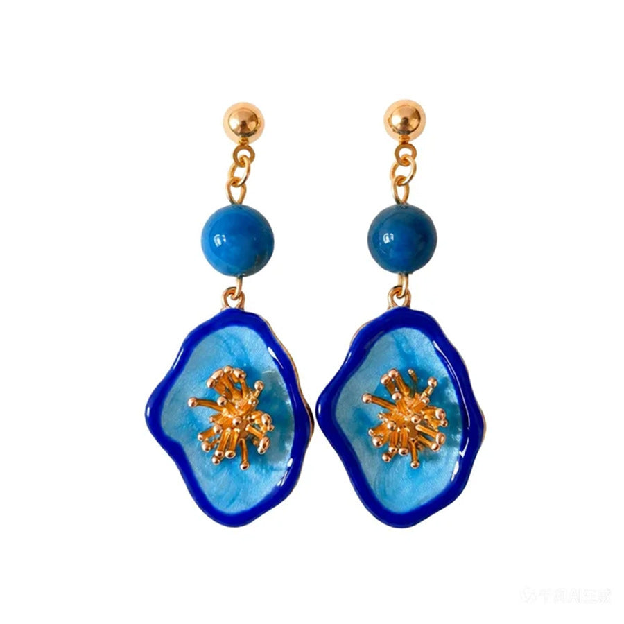 Retro Court-style Stud Earrings Subtly Luxurious And Exuding A Sense Of Sophistication