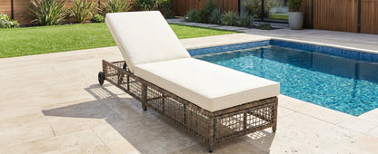 Outdoor Lounge Chair with 5-Position Backrest, Rattan Chaise Lounge in Beige
