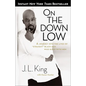 On the Down Low: A Journey Into the Lives of Straight Black Men Who Sleep with Men - Paperback