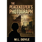 The Peacekeeper's Photograph: A Master Sergeant Lauren Harper Mystery - Paperback