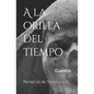 A la orilla del tiempo: Cuentos - Paperback