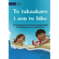 Playing at the Beach - Te takaakaro i aon te bike (Te Kiribati) - Paperback